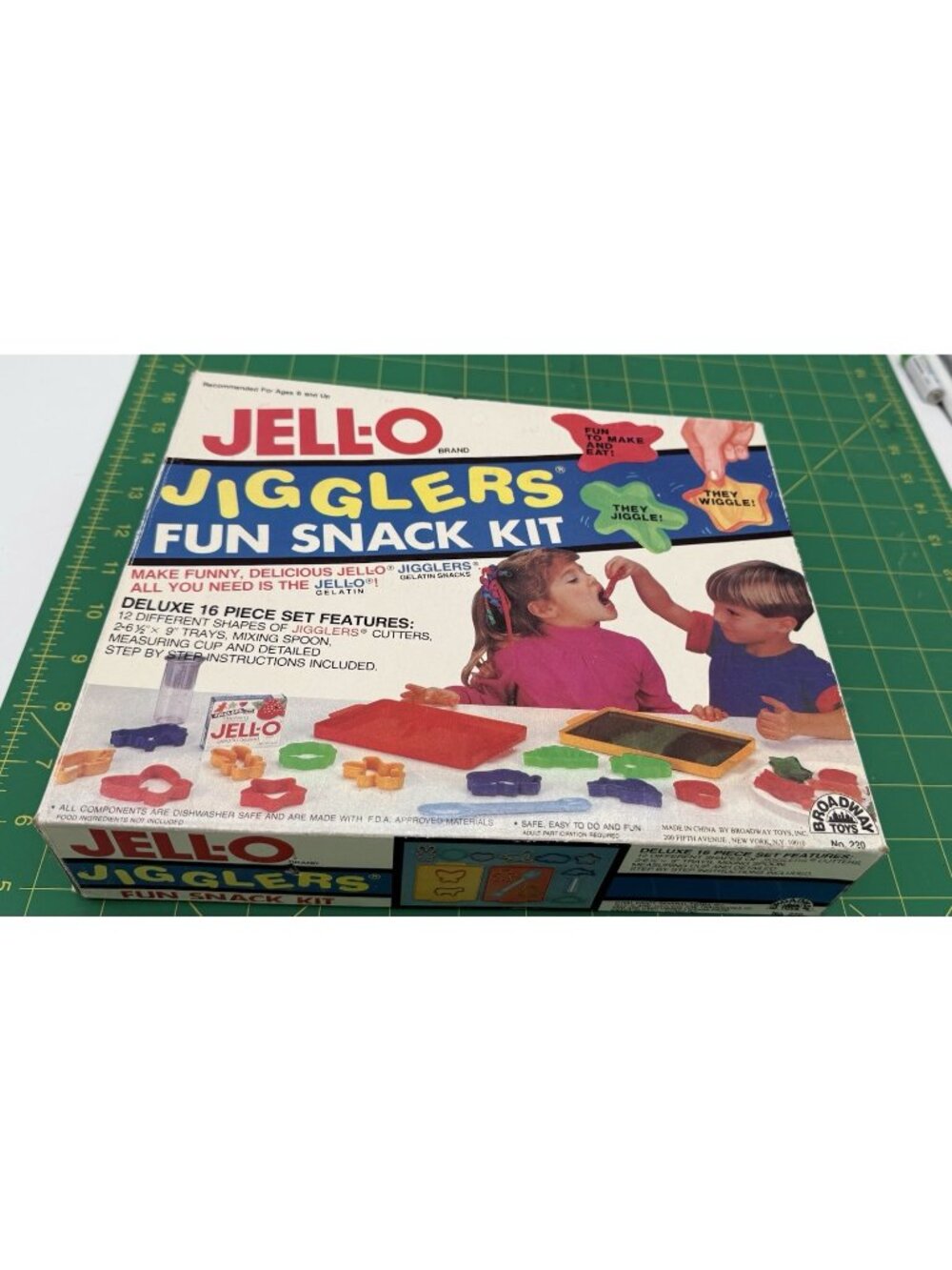 Vintage Jell-O Jigglers Fun Snack Kit Kids Set With Box Complete